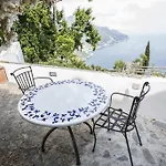 Eleanor' S Garden 4*